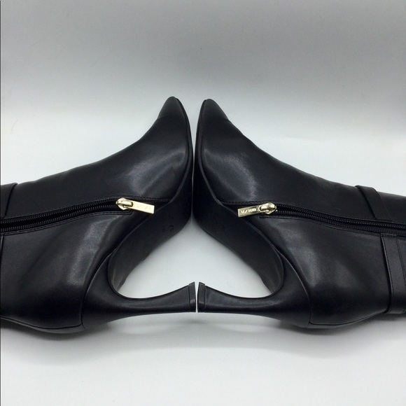 Unisa Kaysie Bootie Black Faux Leather Buckle Detail Side Zip Size 10M - Picture 10 of 12